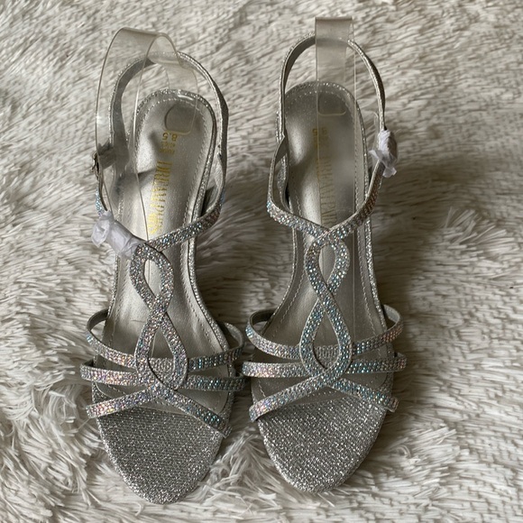 New women’s Sz 8.5 glittered embellished formal festive silver straps sandals - Picture 1 of 11